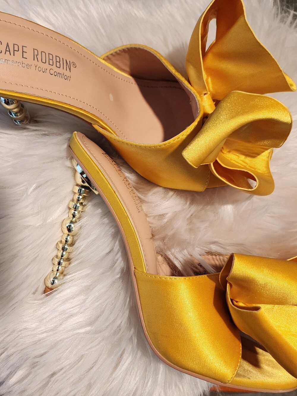 Cape Robbin Yellow Satin Oversized Bow  Gold Beaded Heel Mules | Size 8.5 - Picture 3 of 9